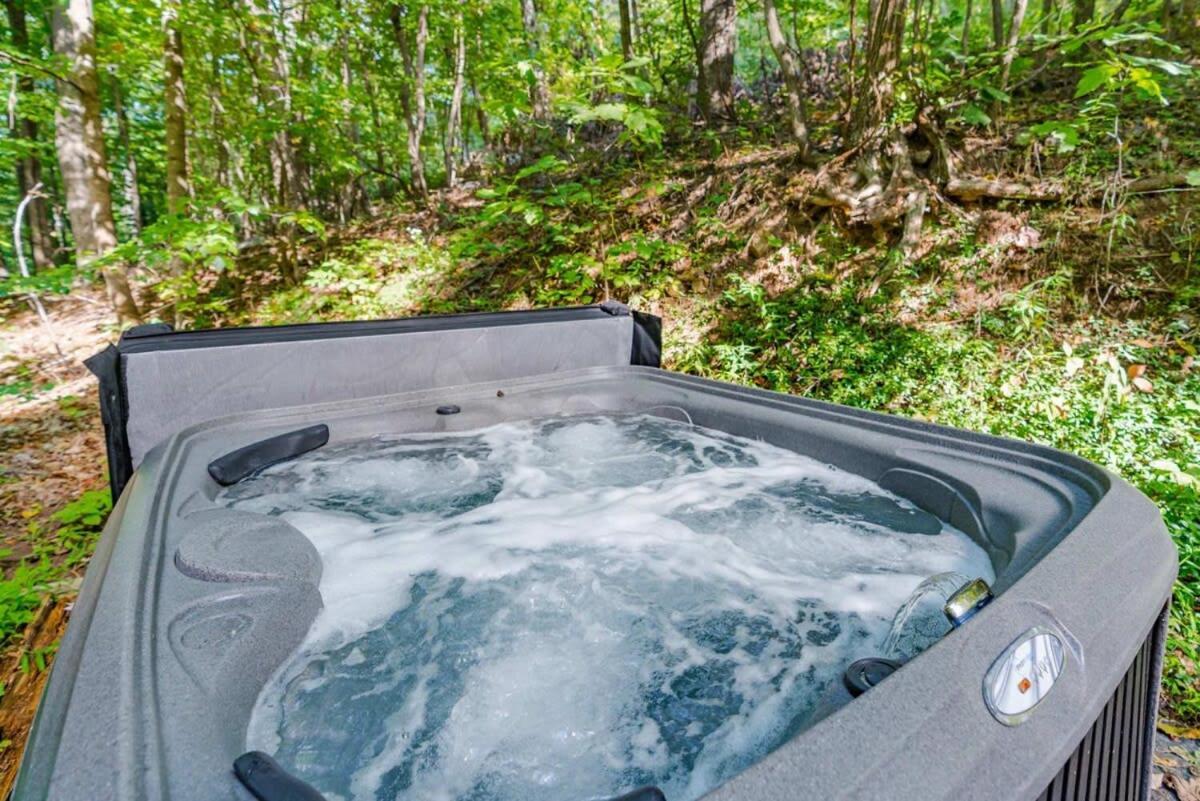 Modern Chalet Cabin W Hot Tub, Deck&Grill, & Wifi! Inwood Dış mekan fotoğraf