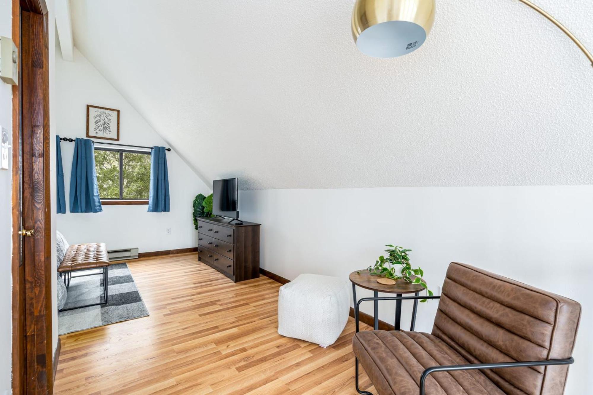 Modern Chalet Cabin W Hot Tub, Deck&Grill, & Wifi! Inwood Dış mekan fotoğraf