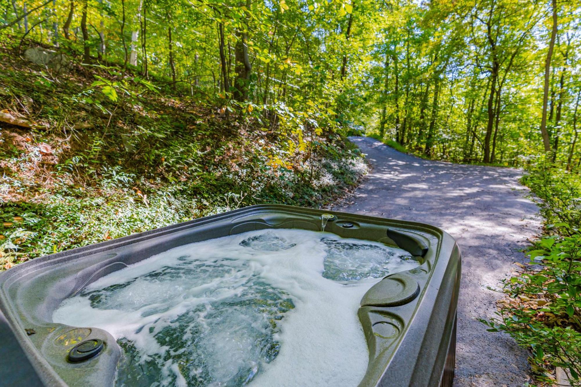Modern Chalet Cabin W Hot Tub, Deck&Grill, & Wifi! Inwood Dış mekan fotoğraf